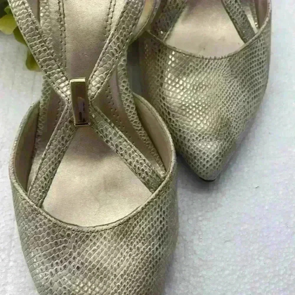 Impo Metalic Gold textured Strappy Heels w/gold metal detail Size 6 - Picture 3 of 7